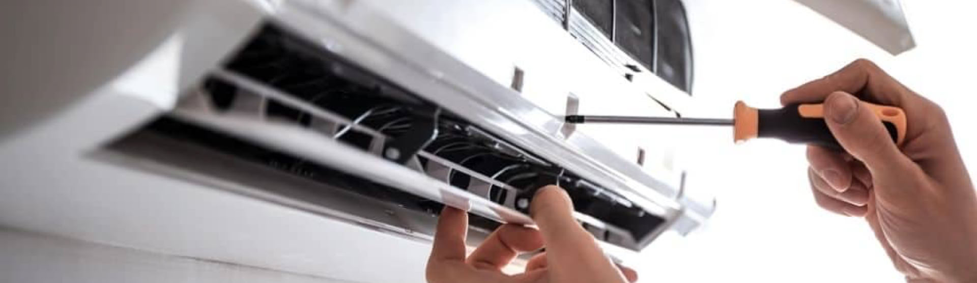 Bank met kussens er op.